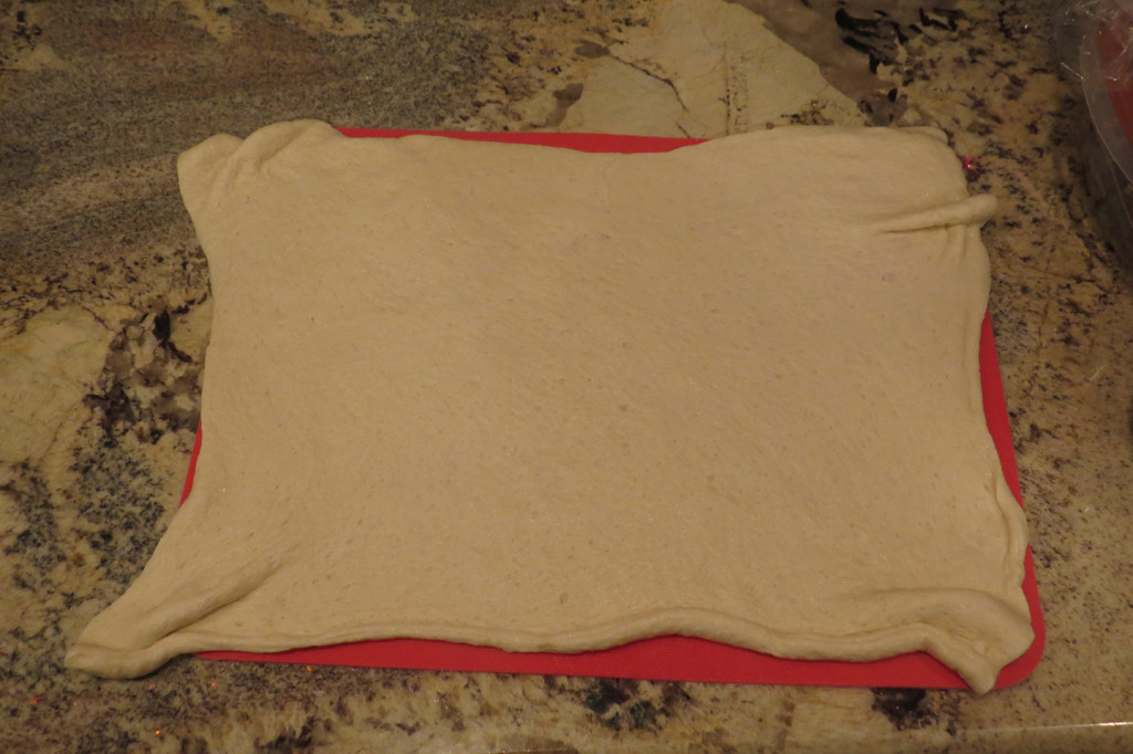 Step 1: roll out the dough, making sure to keep it thin.