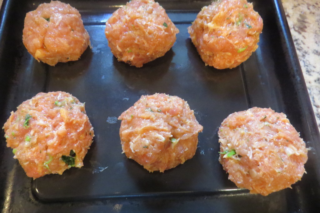 Step 3: roll the meatballs tight.